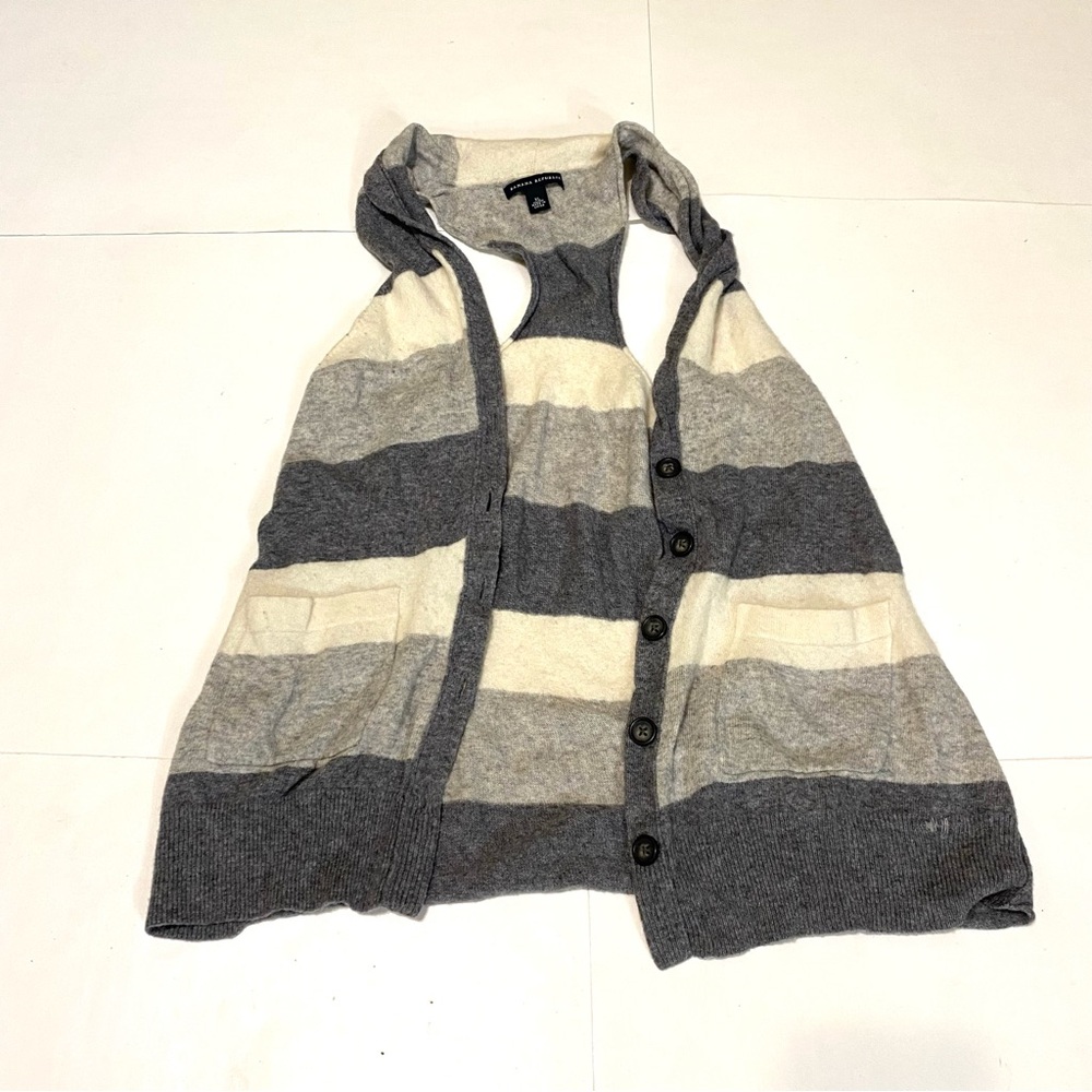 ❤️ Banana Republic Gray and Cream Striped Cardigan
